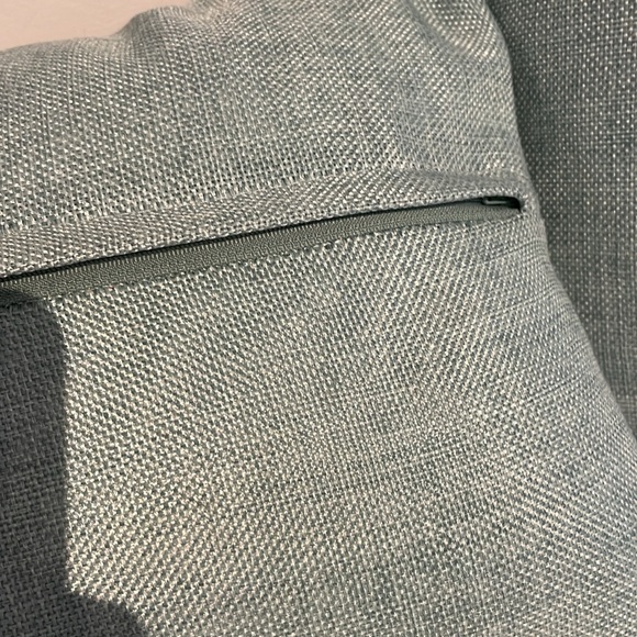 EUC Set of 2 Beautiful Rectangular Duck Filled Accent Pillows - Picture 7 of 13